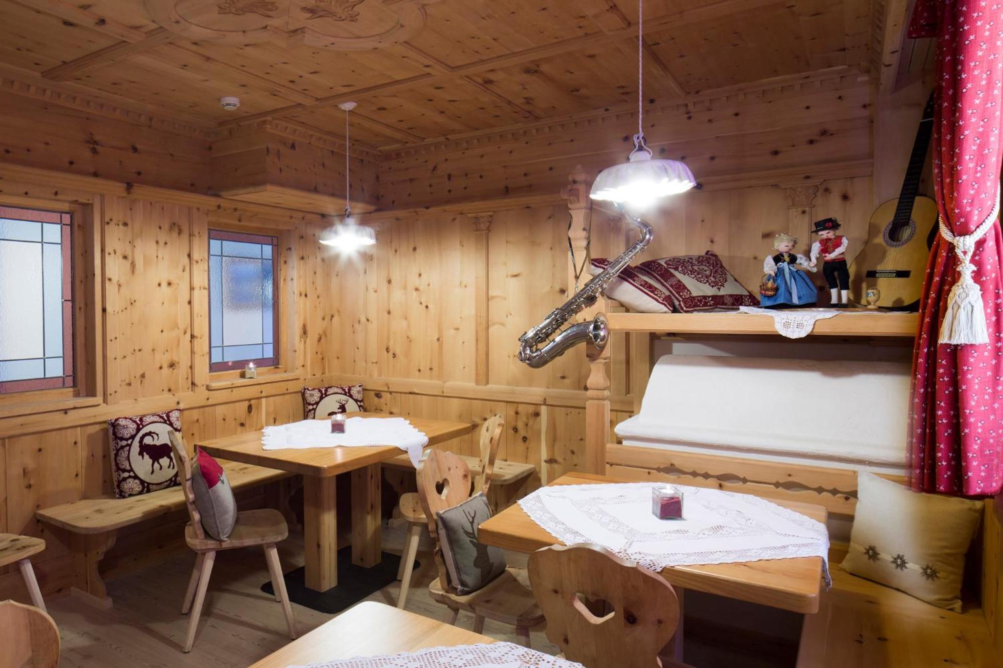 Hotel Chalet Sas Morin Pozza di Fassa Exterior photo